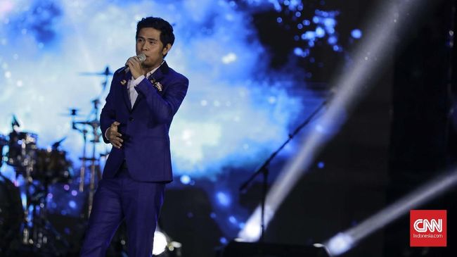 Penyanyi Cakra Khan ikut cerita bahwa ia juga pernah mengalami masalah dengan pihak Bea Cukai.