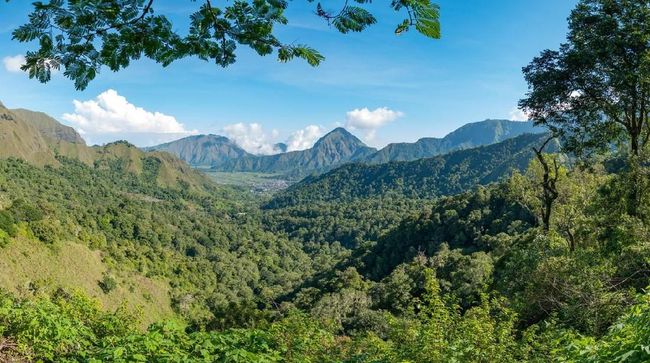 Jalur tersebut merupakan karya para pekerja paksa (romusha) pada zaman penjajahan Jepang di Pulau Lombok.