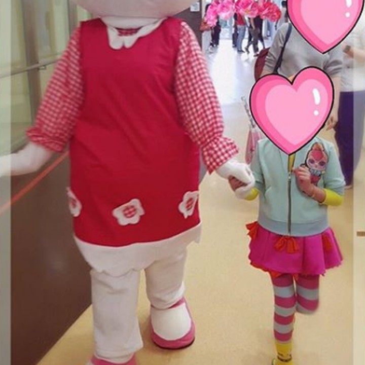 <p>Di momen ulang tahun yang ke-6, <a href="https://www.haibunda.com/mom-life/d-4344947/pengorbanan-denada-rayakan-ultah-putrinya-di-rumah-sakit" target="_blank">Shakira Aurum</a> minta Hello Kitty untuk datang. Permintannya pun dikabulkan oleh sang bunda. Shakira tampak begitu senang. (Foto: Instagram @denadaindonesia)  </p>