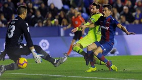 Barcelona Kalahkan Levante 5-0, Messi Hattrick