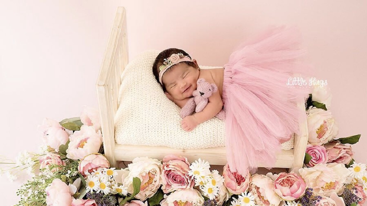 Sempat mengelak sudah menikah&comma; Risty Tagor pamer foto anak ketiga yang cantik