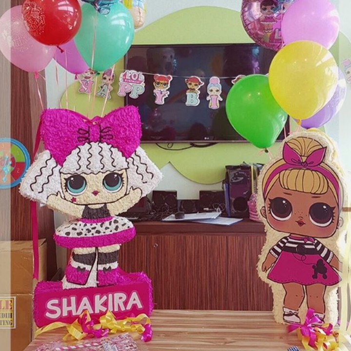 <p>Dekorasi ruangan saat ultah Shakira nih, keren banget ya. (Foto: Instagram @denadaindonesia)  </p>