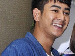 Alasan Dwi Andhika Enggan Komentari Polemik Keluarga Vanessa Angel