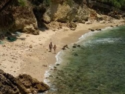 Pantai Nglambor: Lokasi, Daya Tarik, dan Ide Aktivitas yang Seru
