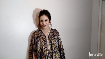img-title Gelar Acara 7 Bulanan, Momo Geisha Dihinggapi Kupu-kupu