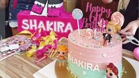<p>Wah, cantik sekali birthday cake and cookies milik <a href="https://hot.detik.com/celeb/d-4339795/permintaan-jerry-aurum-di-hari-ulang-tahun-shakira?_ga=" target="_blank">Shakira </a>ini ya. (Foto: Instagram @denadaindonesia)  </p>