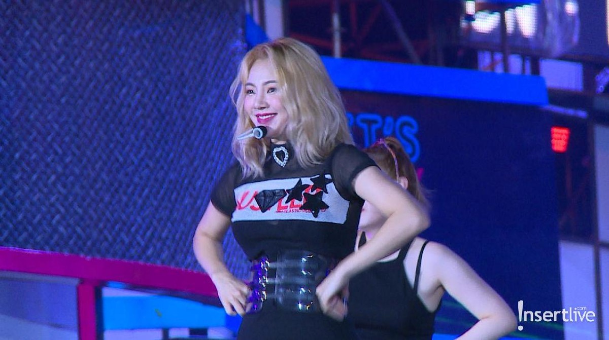 Hyoyeon berhasil memuaskan pecintanya dengan membawakan tiga lagu di perayaan ulang tahun ke-17 Transmedia&period;