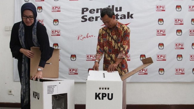 Juru bicara Tim Jokowi, Lena Maryana menyebut Mardani memimpin RDPU dengan KPU soal pembahasan PKPU yang salah satunya membahas kotak suara.