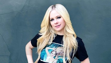 img-title Sempat Bikin Heboh, Ini Alasan Avril Lavigne Mau Pindah Hotel Saat di Jakarta