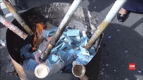 VIDEO: Pemusnahan Belasan Ribu e-KTP di Sulbar