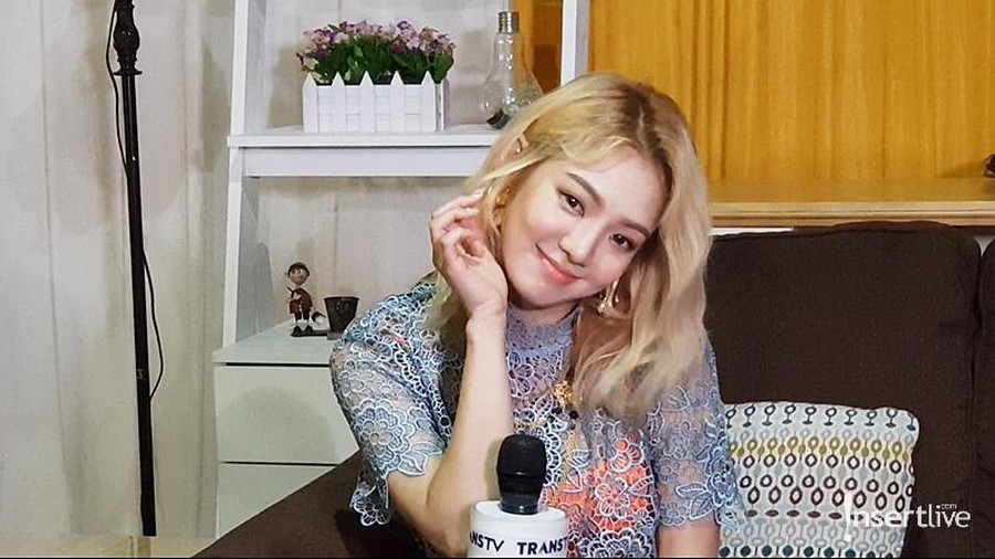 Tampil di HUT Transmedia ke-17, Hyoyeon ungkap bagaimana hubungan dirinya dengan member SNSD lainnya.