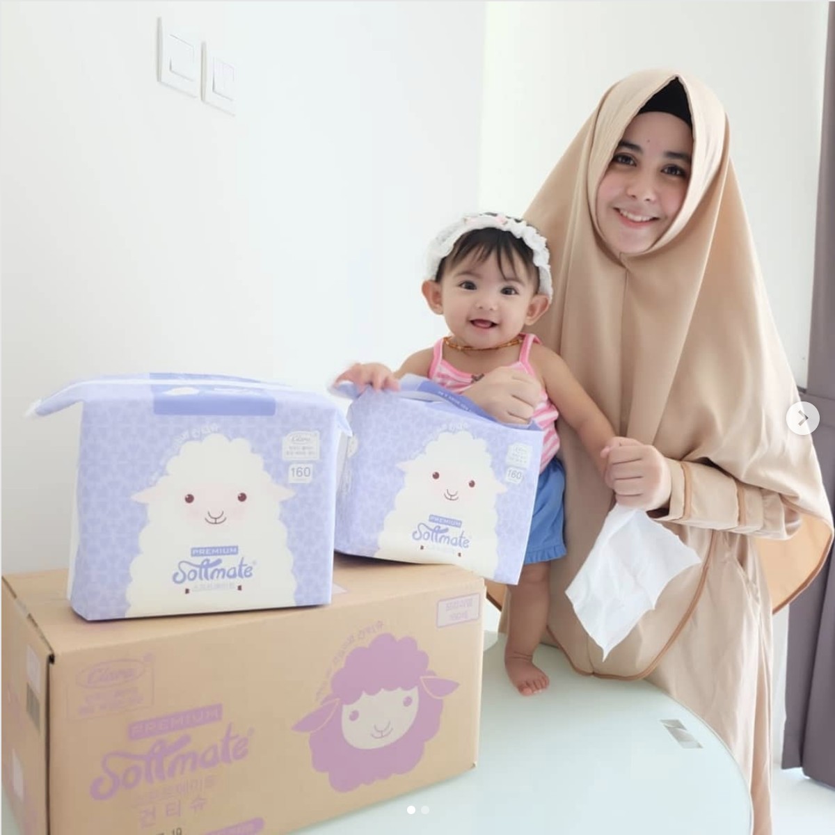 Sempat mengelak sudah menikah&comma; Risty Tagor pamer foto anak ketiga yang cantik