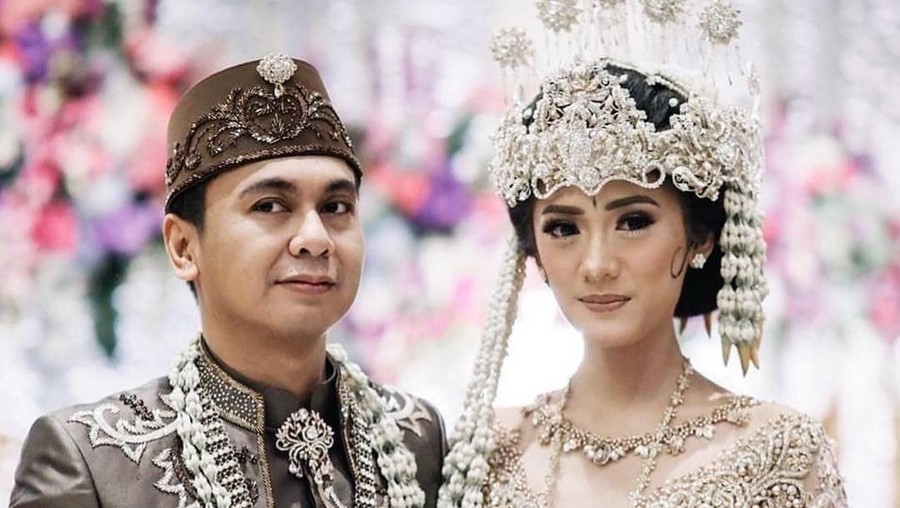 Berikut daftar tujuh pernikahan artis paling menghebohkan di 2018.