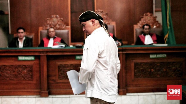 Hadapi vonis, Ahmad Dhani berharap lepas dari semua dakwaan dalam sidang putusan atas kasus ujaran kebencian di PN Jakarta Selatan, Senin (28/1).