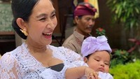 Foto-foto Menggemaskan Anak Kedua Happy Salma