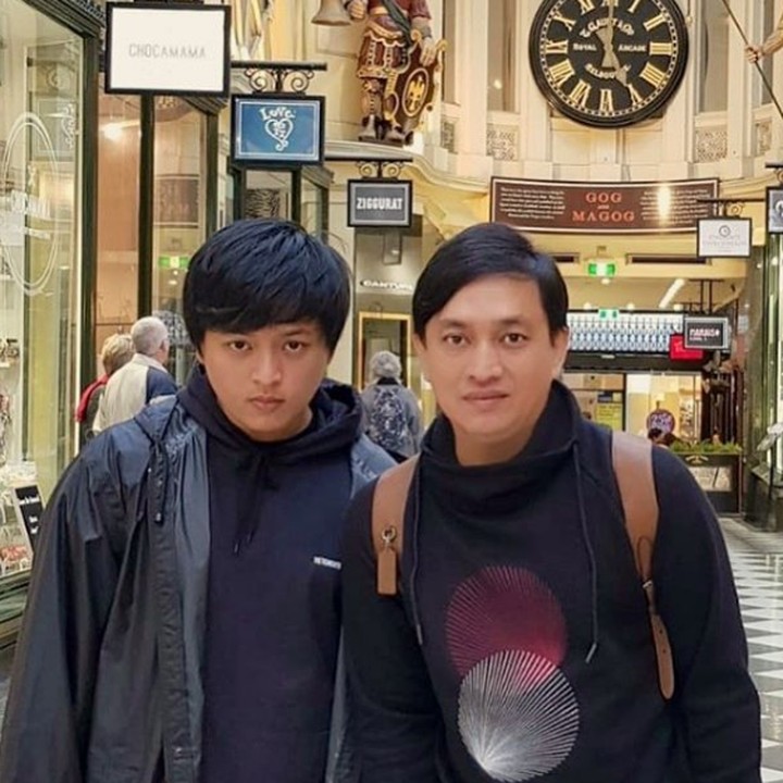<p>Asyiknya yang lagi liburan bareng ayah di Melbourne. (Foto: Instagram @ywpiano)  </p>