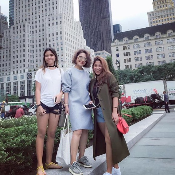 <p>Memanfaatkan waktu liburan, Ruth Sahanaya yang akrab disapa Uthe dan kedua anaknya, Nadine dan Amabel libura bareng nih. (Foto: Instagram @mamauthe)</p>