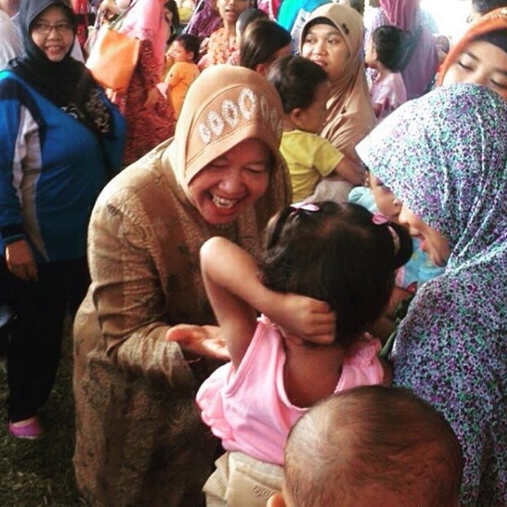 <p>Hati adem melihat kebersamaan Risma dengan anak-anak. (Foto: Instagram @ trirismaharini), dokumentasi:  Humas Pemkot Surabaya</p>