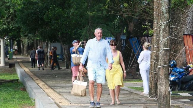 Kepala Dinas Pariwisata Kepulauan Riau (Kepri) Boeralimar mengajak seluruh stakeholder untuk bersinergi mencapai target tersebut.