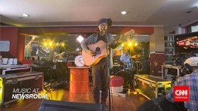 Music at Newsroom: Dialog Dini Hari - 'Sediakala'
