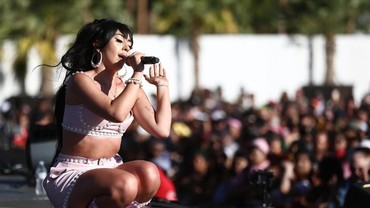 img-title Lirik Lagu Telepatia - Kali Uchis