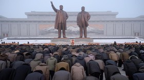FOTO: Korut Peringati Tujuh Tahun Kematian Ayah Kim Jong-un