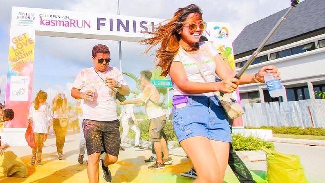Dalam acara ini, setiap orang dengan pasangannya bisa menempuh trek 5K bertema 'The Journey of Love'.