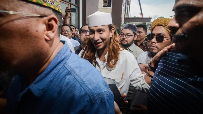 Pengacara Bahar bin Smith keberatan dengan lokasi pemindahan persidangan kliennya karena khawatir kasus kliennya akan dipolitisasi.