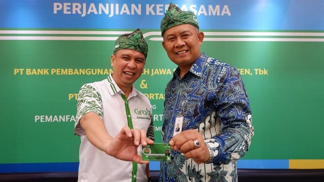 Program ini membuat mitra Grab memiliki akses layanan BJB, memegang desain kartu ATM sebagai identitas, dan berpartisipasi dalam program T-Samsat.