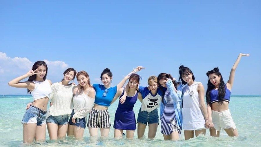 TWICE Berikut delapan konser musisi dunia di Indonesia yang menggemparkan sepanjang 2018.