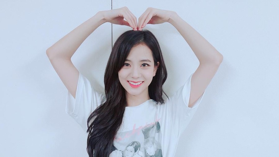 Cover 'Clarity', Jisoo BLACKPINK Sukses Pikat Zedd Jisoo BLACKPINK sukses memikat DJ terkenal dunia, Zedd, setelah mencover lagu Clarity.