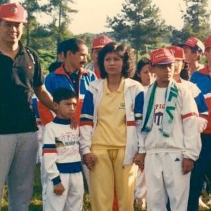 <p>Ini foto lawas saat SBY dan keluarga jadi siswa Seskoad, Bandung pada 1988-1989. (Foto: Instagram @aniyudhoyono)</p>