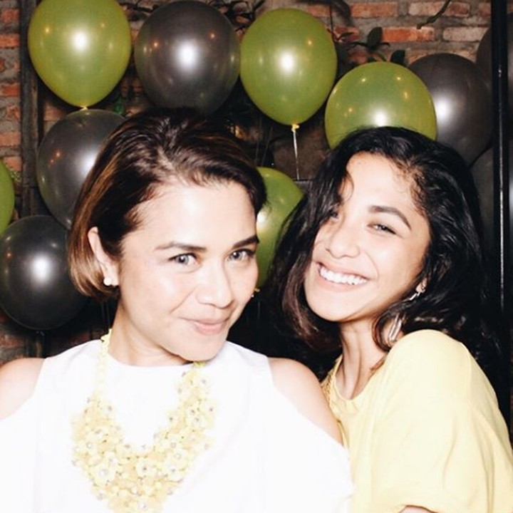 <p>Keseruan ulang tahun Bunda Uthe bersama putri tercinta. (Foto: Instagram @ nadinemmanuella)</p>