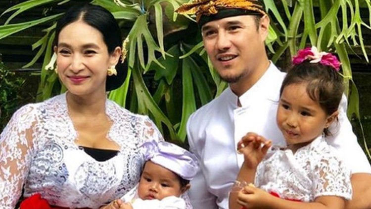Daripada tinggal di Ibu Kota Jakarta, artis-artis cantik ini memilih tinggal di Bali.