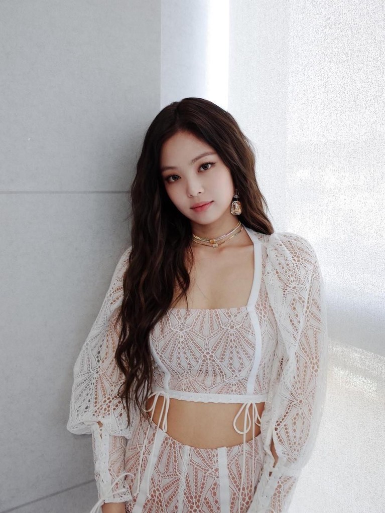 Hasil akhir jajak pendapat dari Starmometer telah memilih 10 wanita tercantik dunia. Liza Soberano berada di posisi pertama dan diikuti personel BLACKPINK.