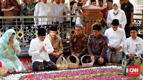 Jokowi Cerita Anaknya Bisa Bayar Kuliah dari Pisang Goreng