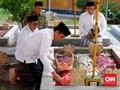 Safari Ponpes, Jokowi Menyekar ke Makam Gus Dur