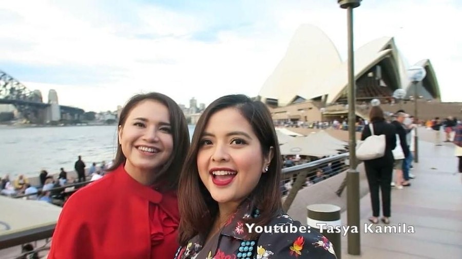 Tasya Kamila Isyaratkan Rossa Bakal Menikah Februari 2019? Tasya Kamila mengisyaratkan Rossa akan menikah di Februari 2019 mendatang.