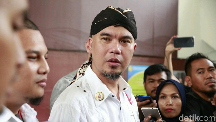 Di balik 'hotel prodeo', Ahmad Dhani menuliskan surat 'romantis' untuk menghibur ibunya.