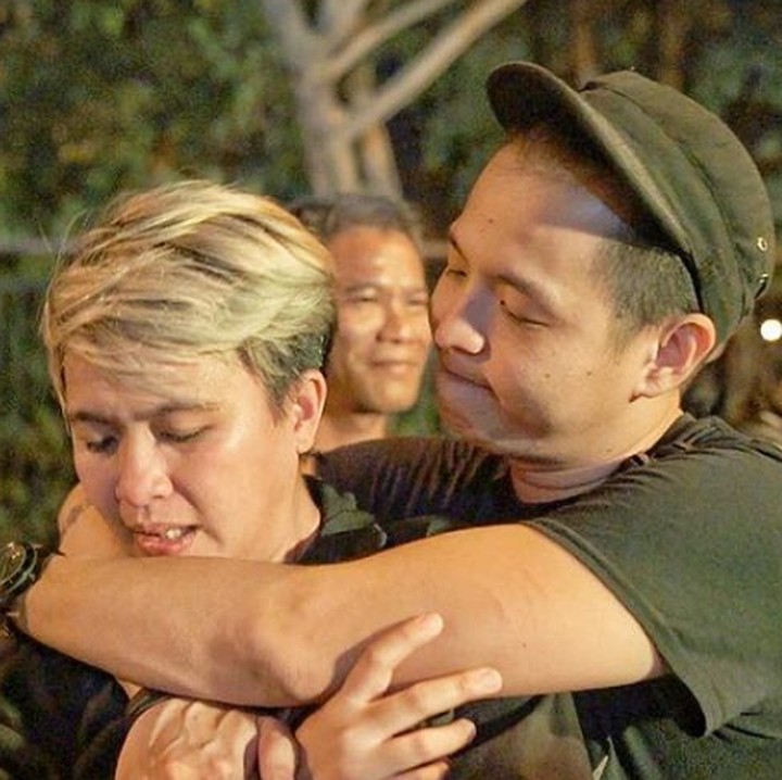 <p>Ernest Prakasa sering terlibat dalam pekerjaan yang sama dengan istrinya, Meira Anastasia. Di sela-sela waktu syuting, <a href="https://hot.detik.com/celebofthemonth/detiktv/d-4293183/luncurkan-trailer-ernest-prakasa-yakin-milly-dan-mamet-sukses" target="_blank">Ernest Prakasa</a> tetap romantis ya dengan Meira. Dokumentasi:  @bobprass (Foto: Instagram @ ernestprakasa)</p>