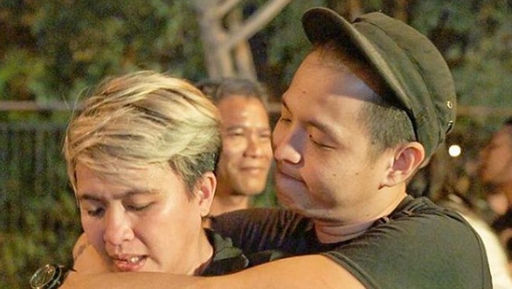 <p>Ernest Prakasa sering terlibat dalam pekerjaan yang sama dengan istrinya, Meira Anastasia. Di sela-sela waktu syuting, <a href=