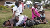 FOTO: Wabah Ebola Terus Membuat Warga Kongo Khawatir Wabah ebola terus membuat warga Kongo khawatir. Sebanyak 319 warga dilaporkan meninggal akibat virus mematikan tersebut.