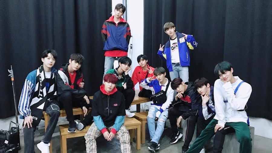 Lirik Lagu Spring Breeze - Wanna One Berikut lirik lagu Spring Breeze milik Wanna One.