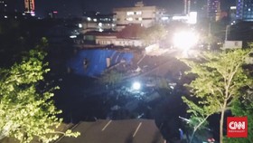 Jalan Gubeng Amblas, Listrik Padam Akibat Tiang Roboh