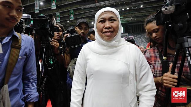 KPK Periksa Khofifah 4 Jam di Mapolda Jatim soal Kasus Romi Kabid Humas Polda Jatim, Kombes Pol Frans Barung Mangera membenarkan pihak KPK menggali keterangan Gubernur Khofifah, berkaitan kasus suap Romahurmuziy.