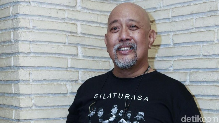 Lima bulan setelah kepergian istri, Indro 'Warkop' dan keluarga mengungkap rasa rindu yang membuncah.