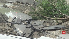 VIDEO: Rumah Warga Rusak Akibat Jalan Gubeng Amblas