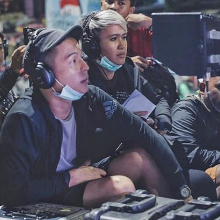 <p>Meira dan Ernest lagi sama-sama fokus melihat ke depan. Muka keduanya pun serius banget nih, Bun. Dokumentasi:  @bobprass (Foto: Instagram @ ernestprakasa)</p>