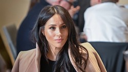 Perut Kian Buncit, Meghan Markle Tampil Cantik di Panti Jompo