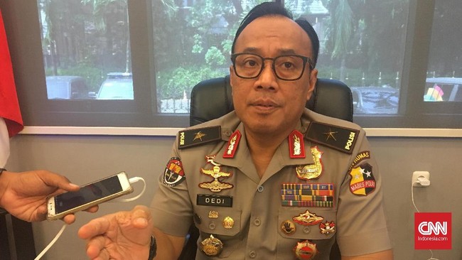 Polri menyatakan telah berhasil mengidentifikasi pembuat dan penyebar berita bohong berisi tujuh kontainer berisi surat suara Pemilu 2019 yang sudah tercoblos.